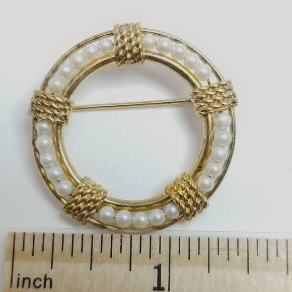 Vintage 12k Yellow Gold FIlled and Faux Pearl Circle Brooch, Retro Estate - Picture 3 of 6